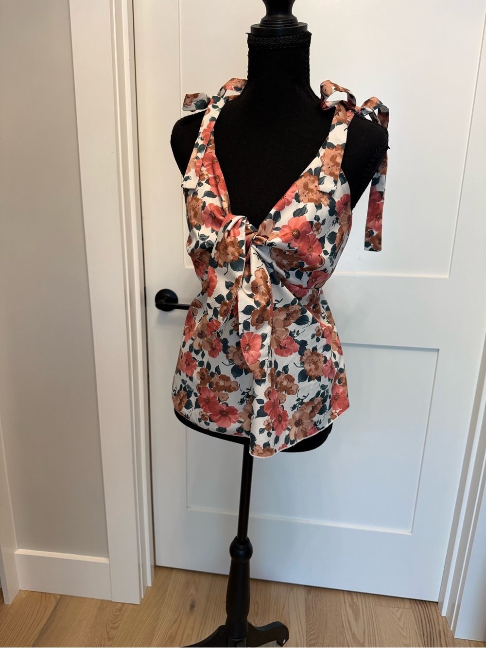 SHEIN Ivory Floral Tie-Front Camisole with Coral & Green